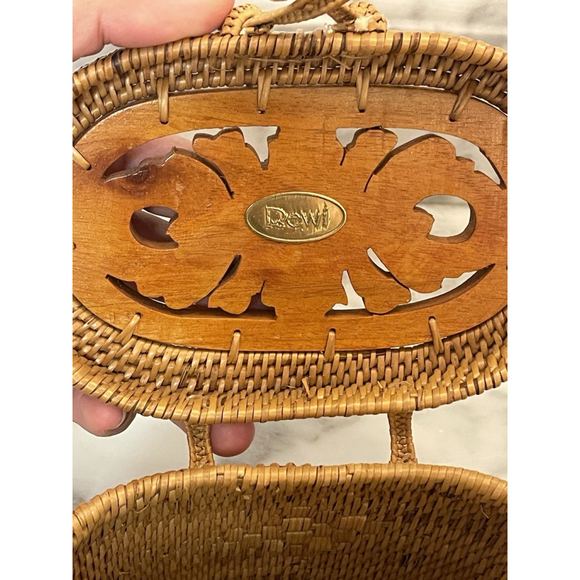 DEWI CROSSBODY RATTAN BASKET WEAVE AND WOOD PURSE - Picture 5 of 11